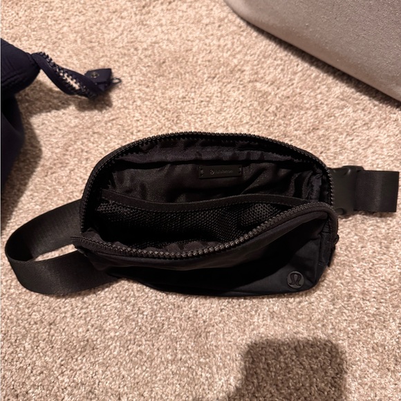 Black Lululemon Belt Bag - Picture 2 of 3